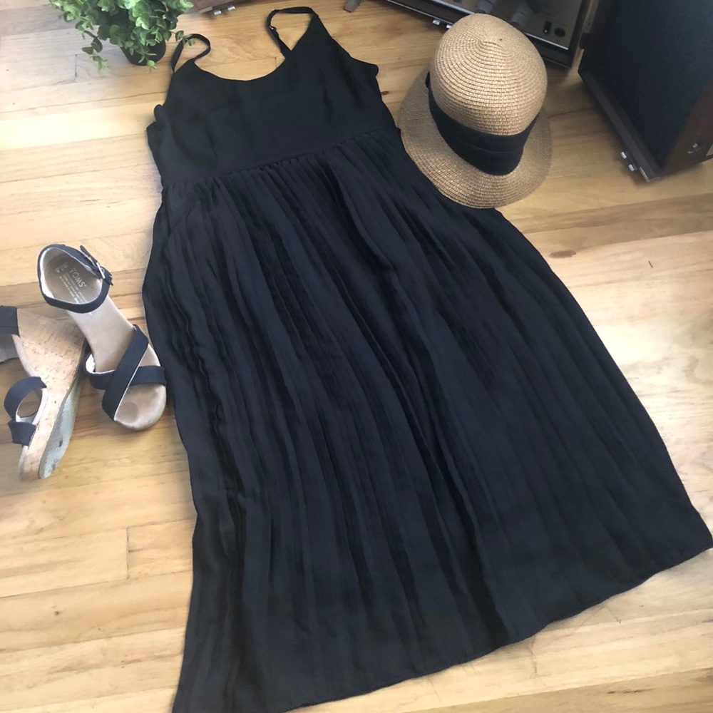 Feminine day to night summer midi dress.